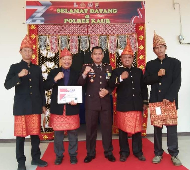 Ketua FMOK bersama Kapolres kaur dan ketua SPRI, Pei dan si