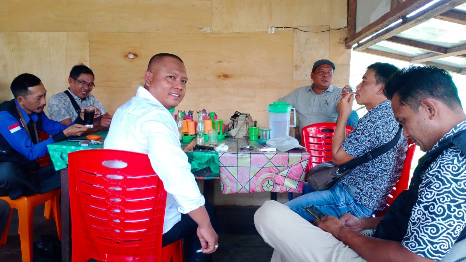 Ketua FMOK bersama rekan media online kaur