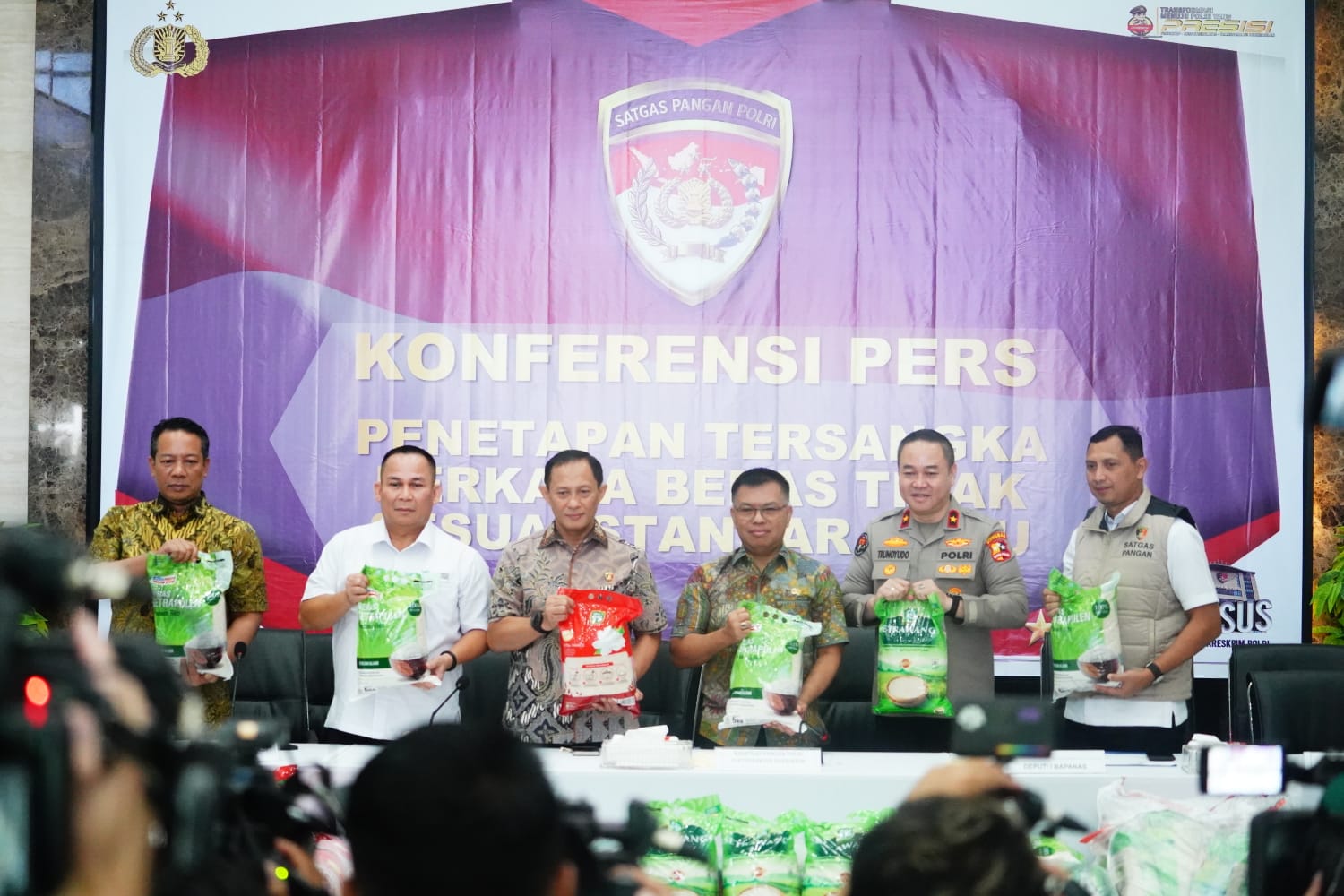 Poto terlihat beras tidak bermutu