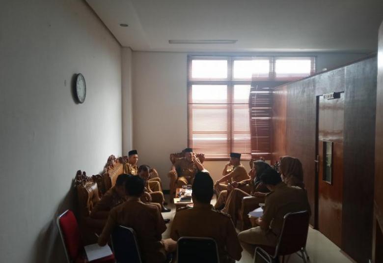 Rapat persiapan perencanaan pembangunan jalan lingkungan di Padang kempas 